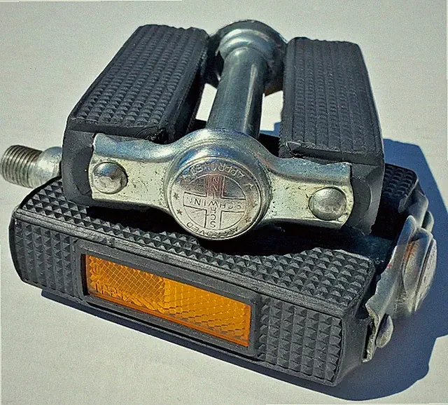 1971 Schwinn Stingray Krate Fastback Mantaray Bicycle Pedals 1/2" Grey Ghost Vtg